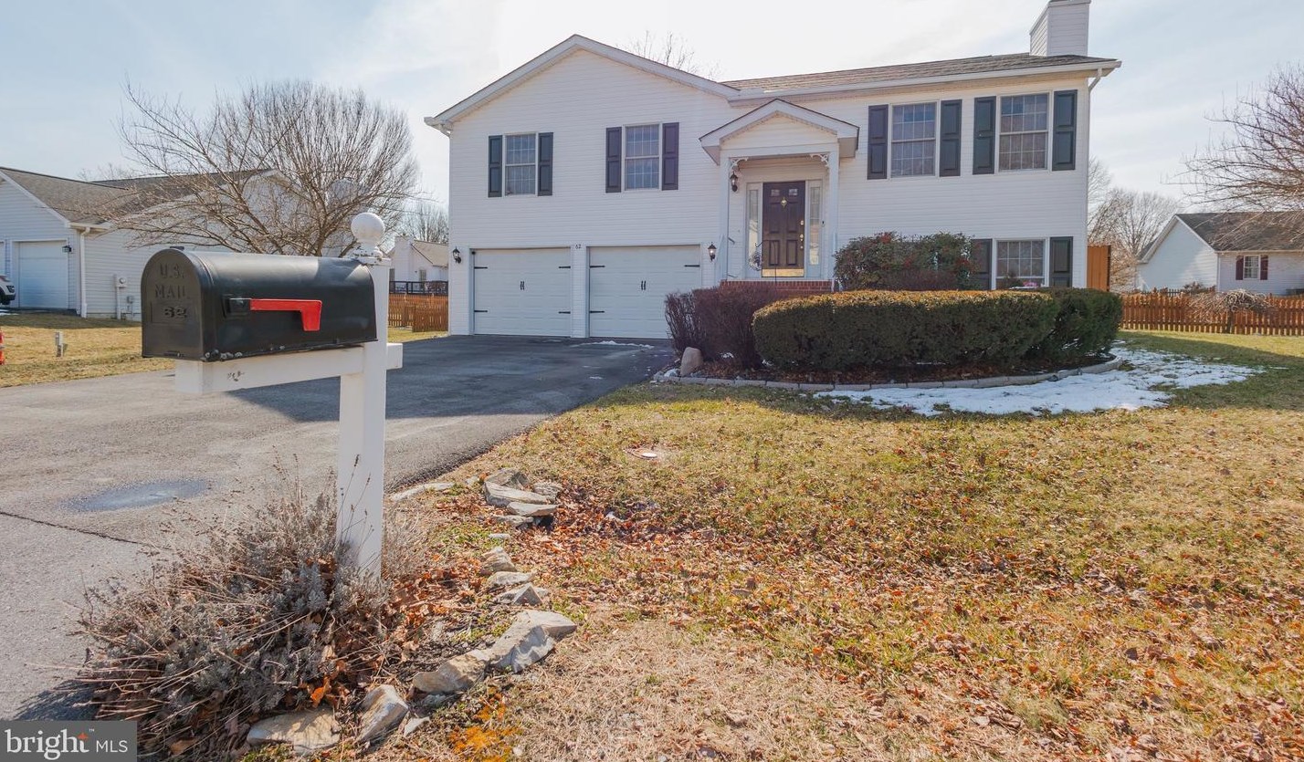 62 Oriole Ln, Falling Waters, WV 25419-4017