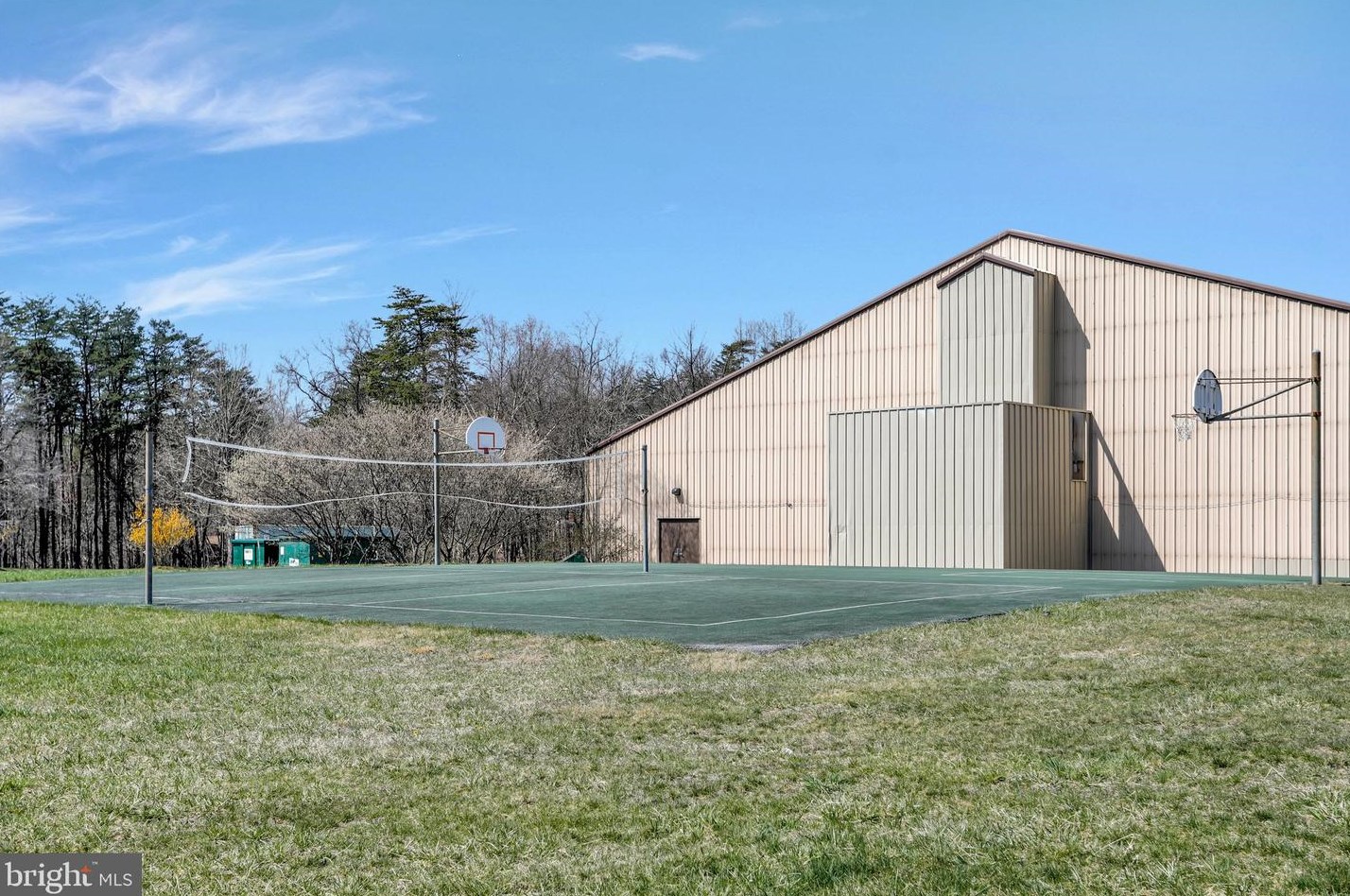 283 The Woods Rd, Hedgesville WV  25427-6886 exterior