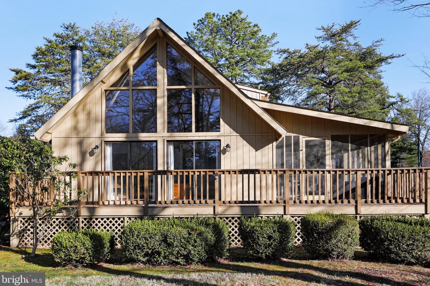 283 The Woods Rd, Hedgesville WV  25427-6886 exterior