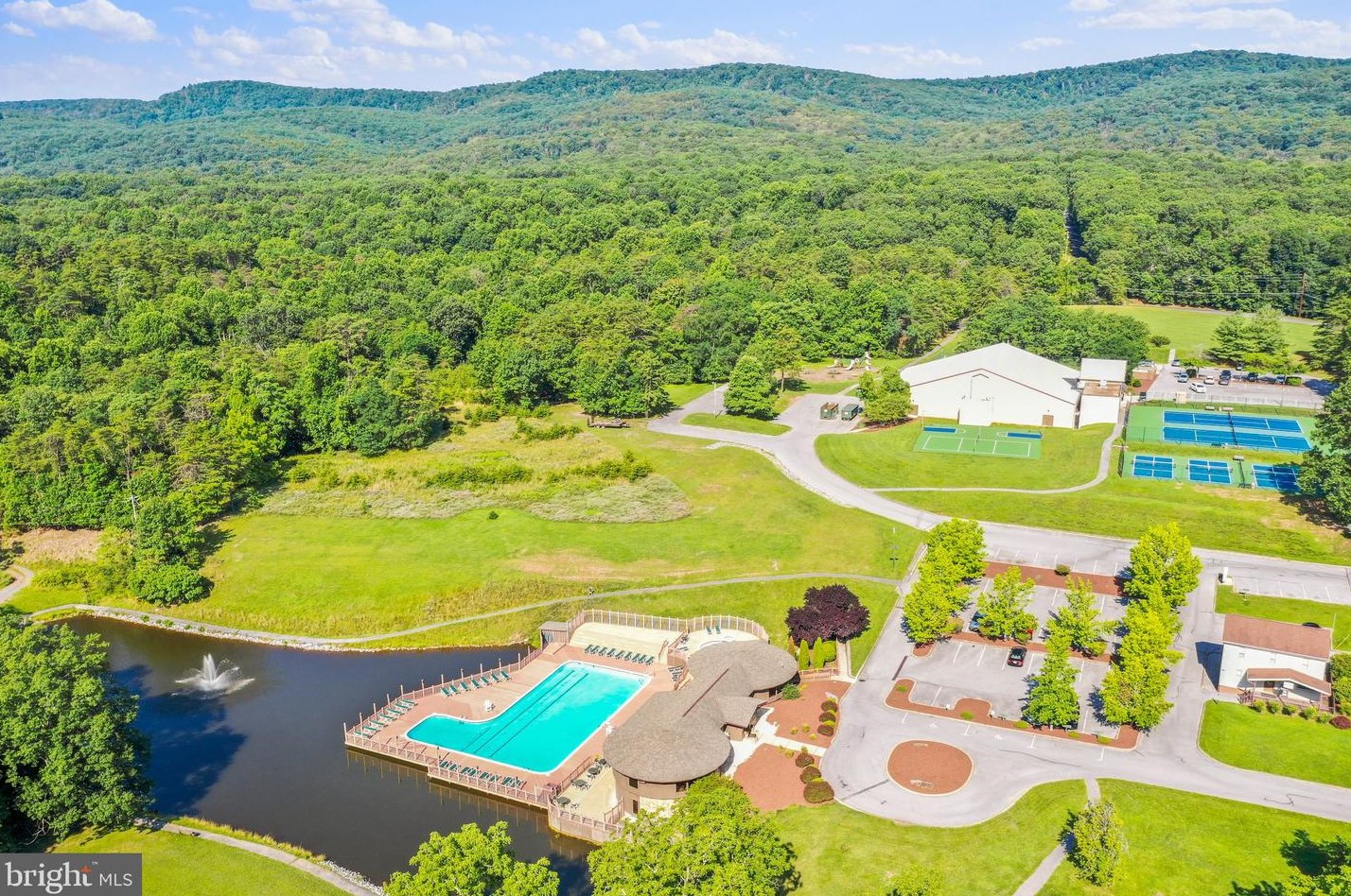 283 The Woods Rd, Hedgesville WV  25427-6886 exterior