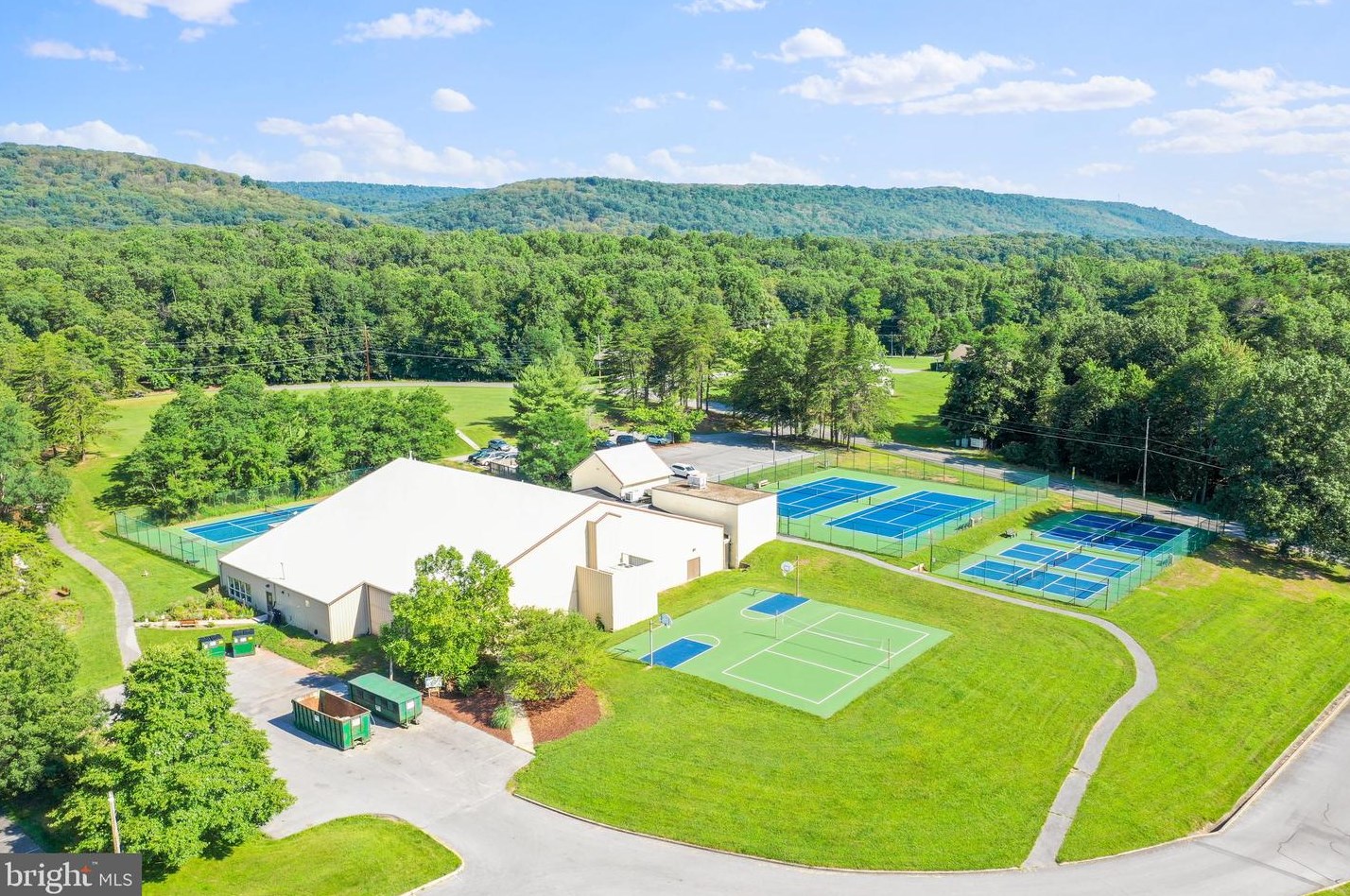 283 The Woods Rd, Hedgesville WV  25427-6886 exterior