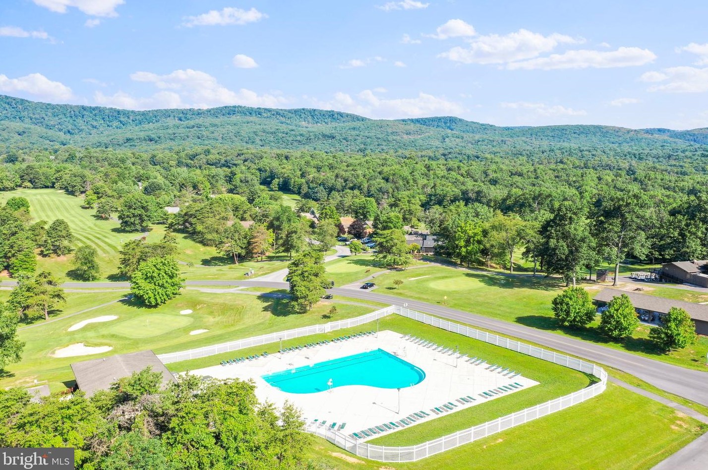 283 The Woods Rd, Hedgesville WV  25427-6886 exterior