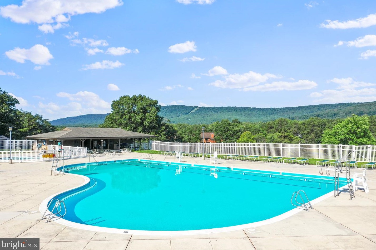 283 The Woods Rd, Hedgesville WV  25427-6886 exterior