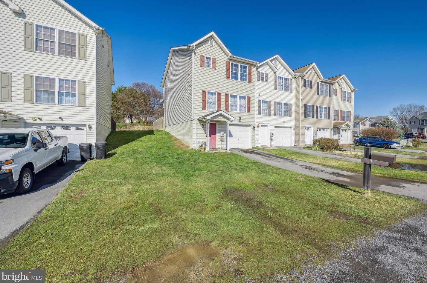 61 Cosmos Dr, Martinsburg, WV 25404-7419