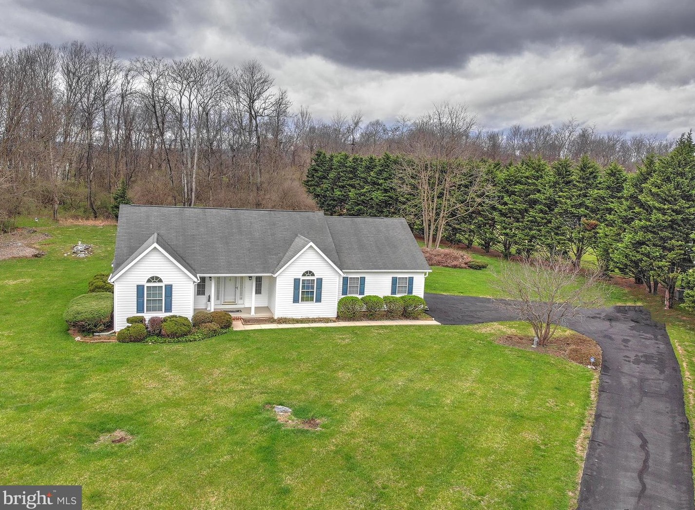804 Doe Run Rd, Inwood, WV 25428-5330
