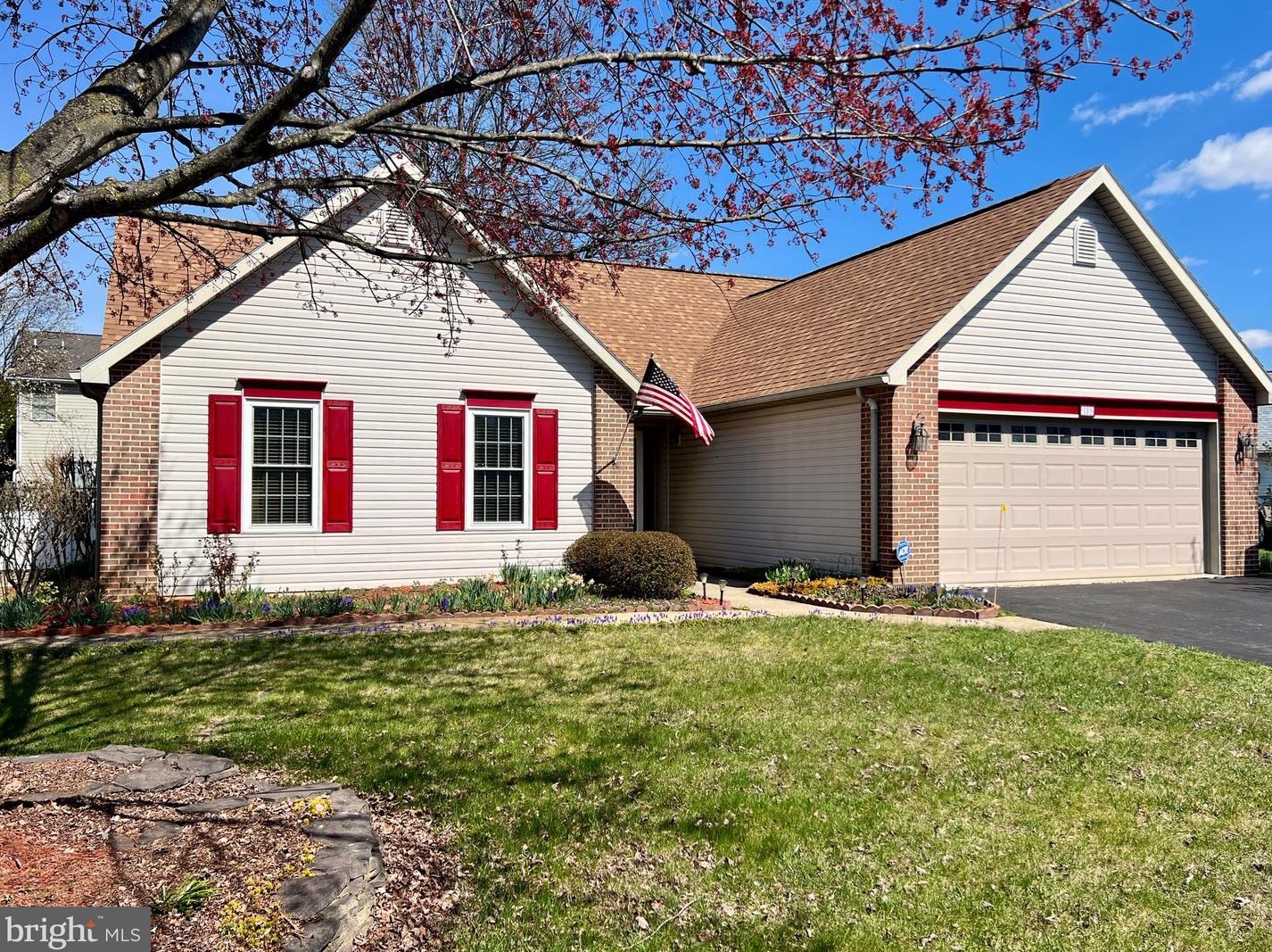 109 Finch Ln, Falling Waters, WV 25419