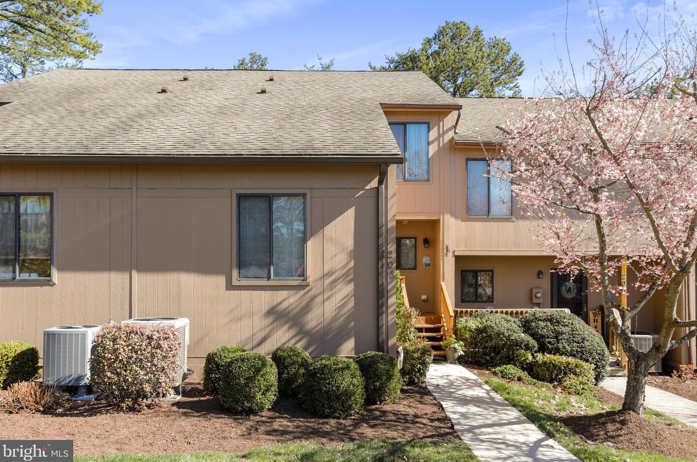 208 Fishhook Ln, Hedgesville, WV 25427
