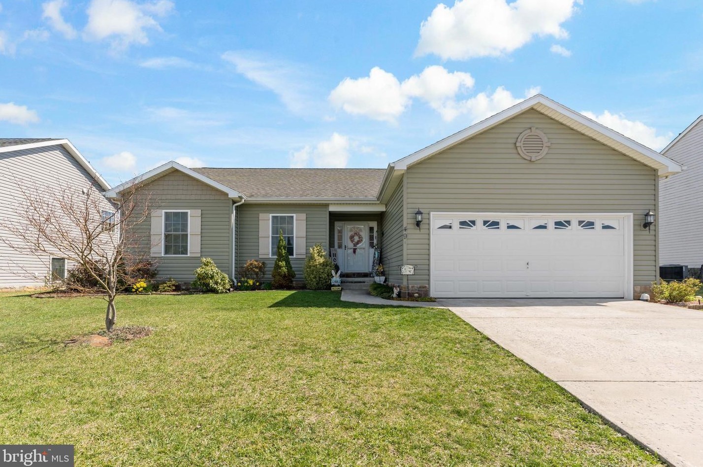 49 Aylesbury Ln, Martinsburg, WV 25403