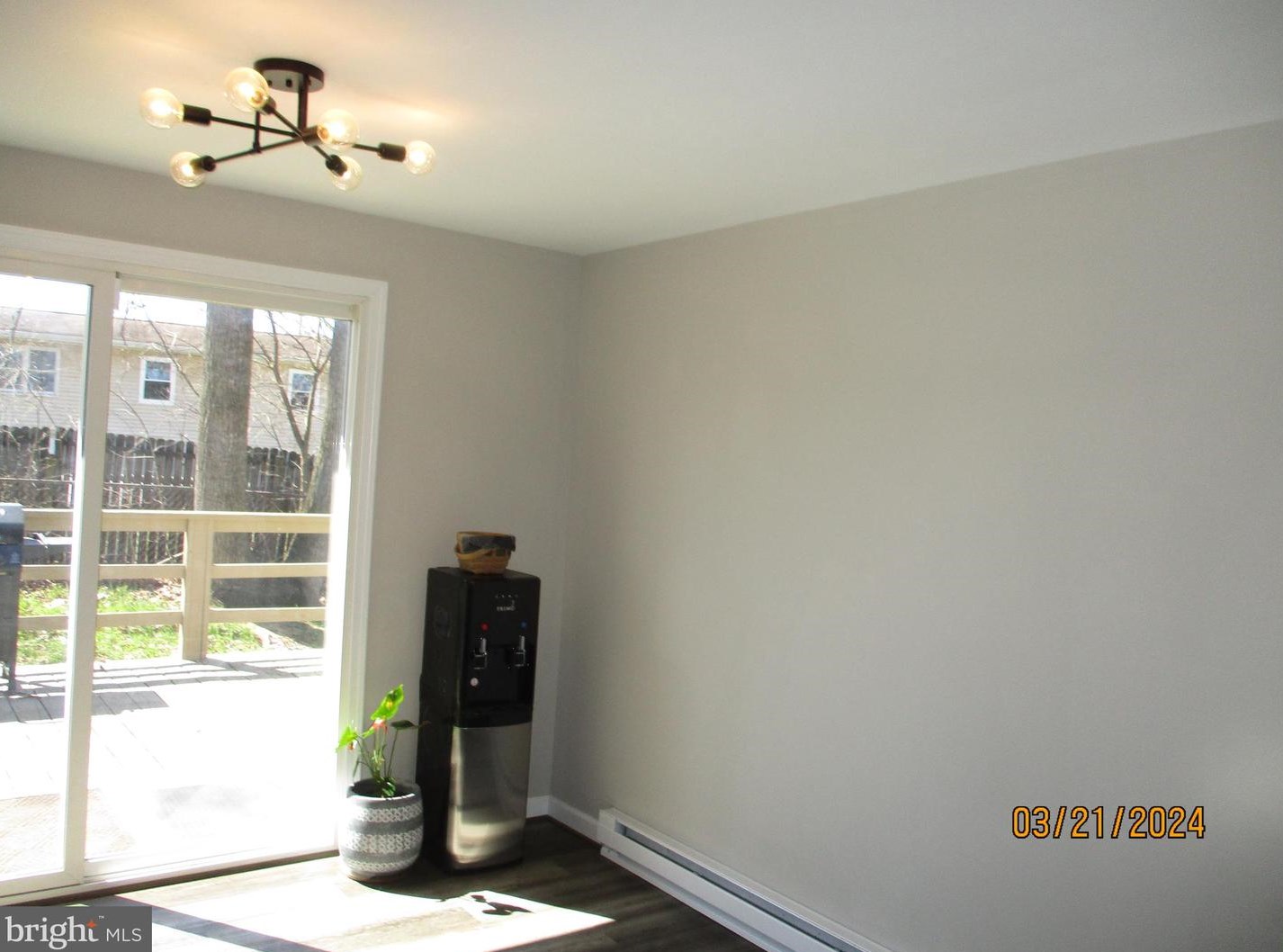 582 Hanshew Ln, Martinsburg, WV 25404