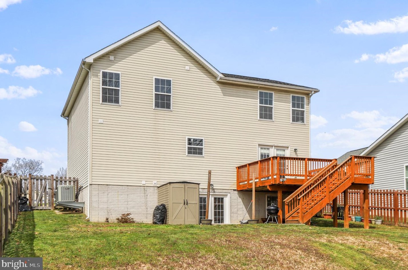 32 Seal Dr, Martinsburg WV  25405-1505 exterior