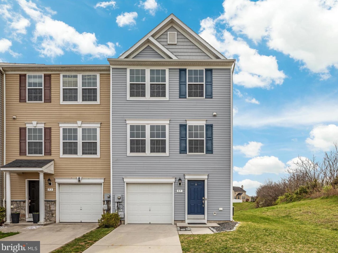 57 New Gate Ct, Falling Waters, WV 25419
