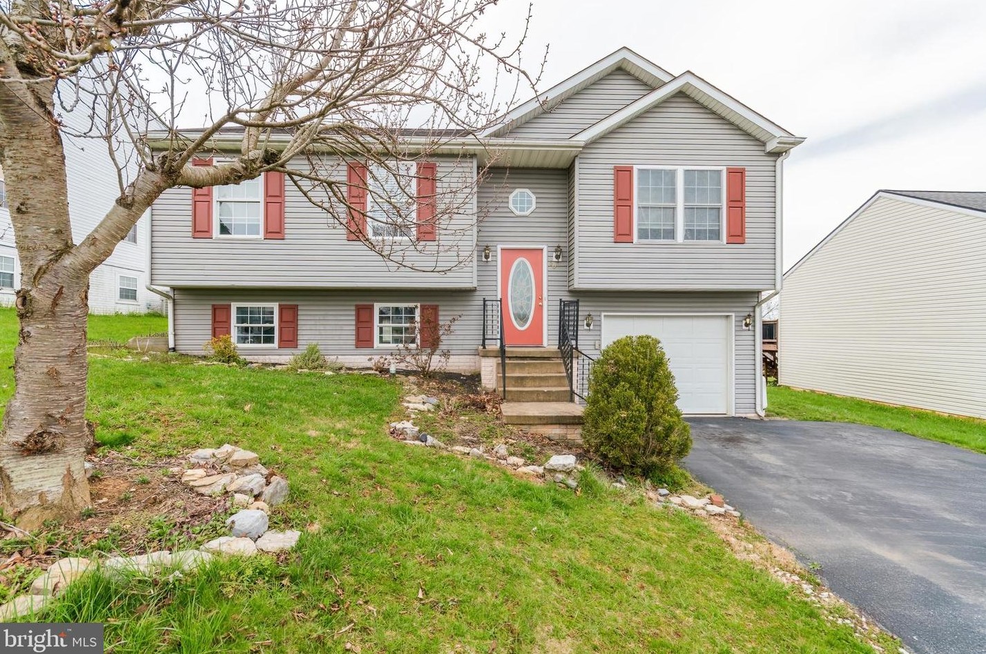 60 Mercedes Dr, Martinsburg, WV 25404-9196