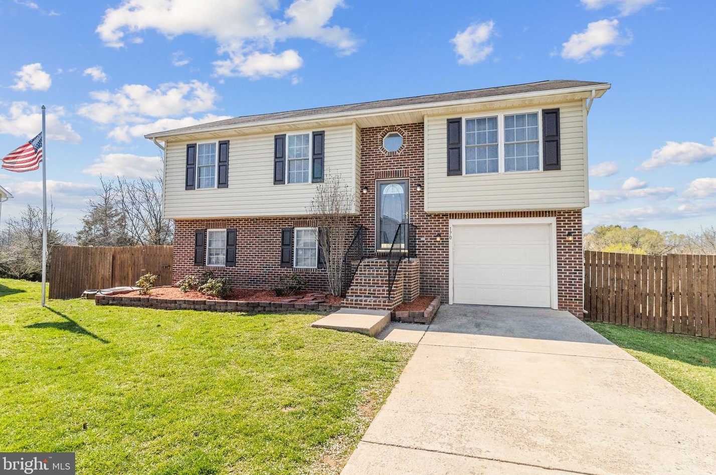 170 Ford Cir, Inwood, WV 25428