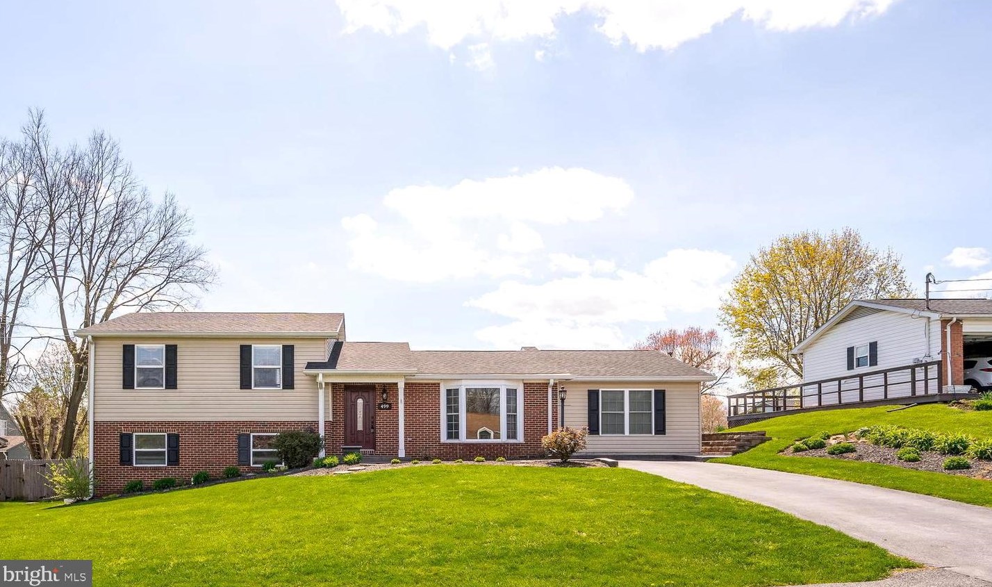 499 Evans Run Dr, Martinsburg, WV 25405