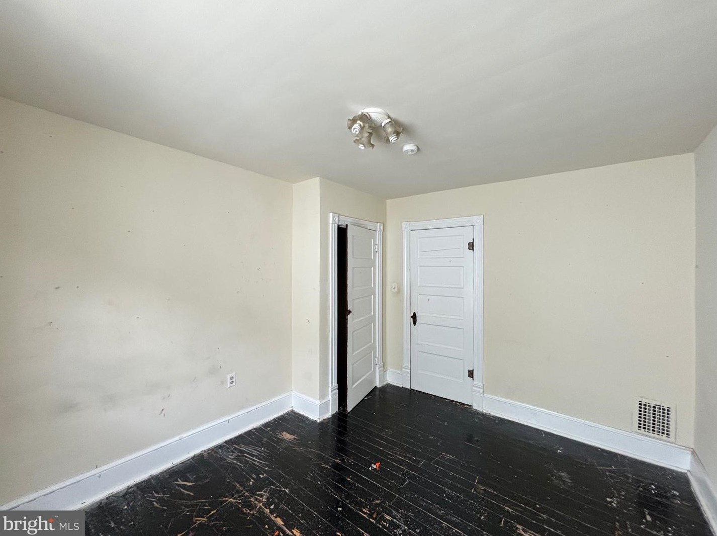 723 King St, Martinsburg WV 25401-2263 exterior