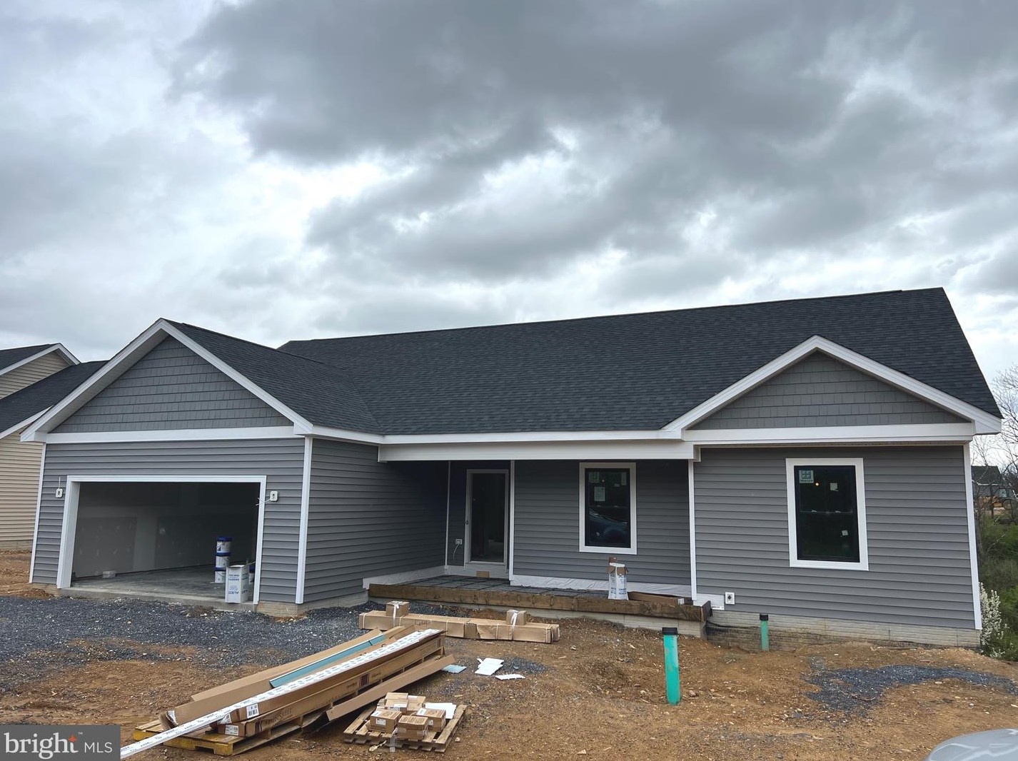 4 Vicksburg Ct, Martinsburg, WV 25404-7563