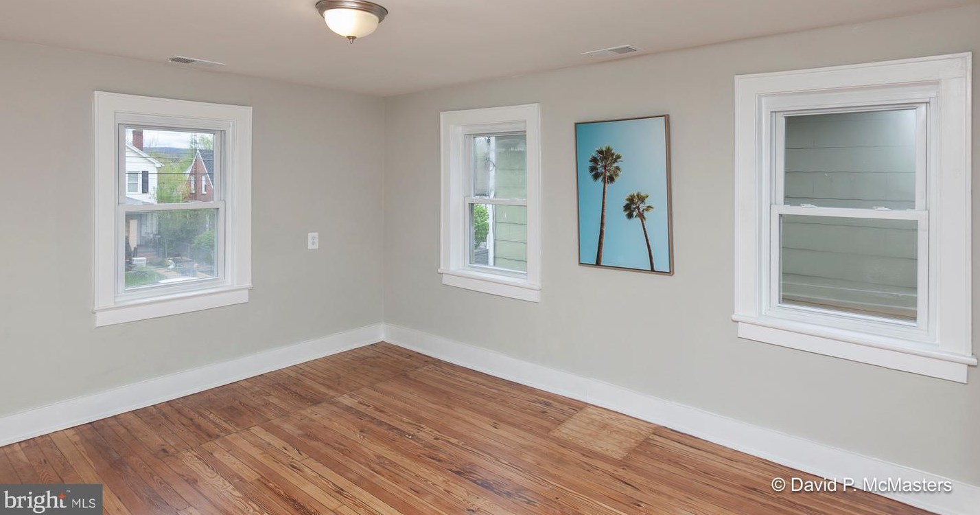 934 Virginia Ave, Martinsburg WV 25401-1737 exterior