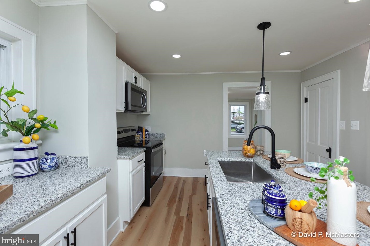 934 Virginia Ave, Martinsburg WV 25401-1737 exterior