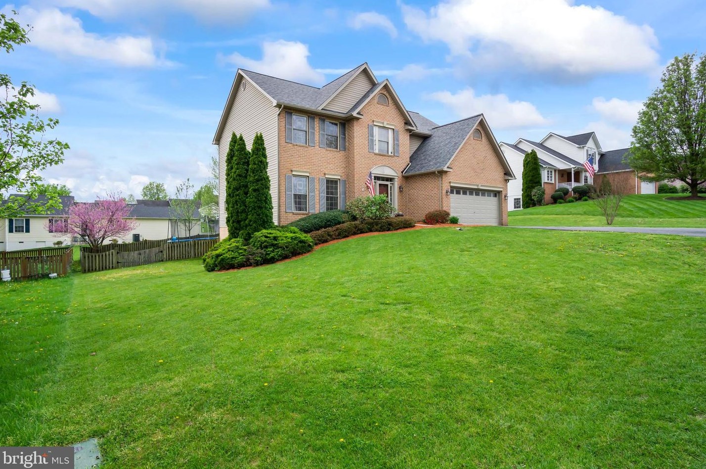 119 Clemson Dr, Falling Waters, WV 25419-4654