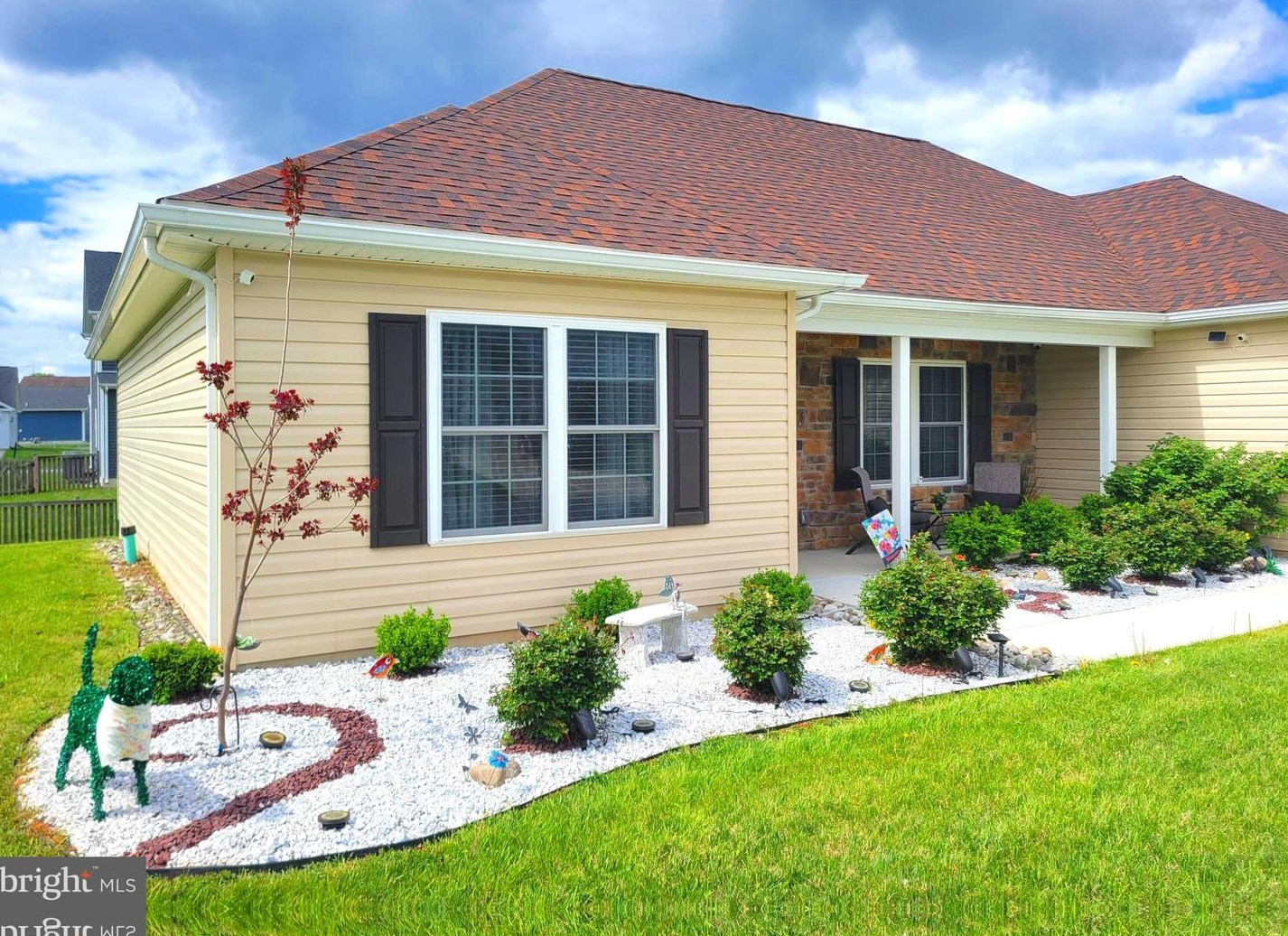 93 Ruidoso Downs Dr, Martinsburg WV  25404-1669 exterior