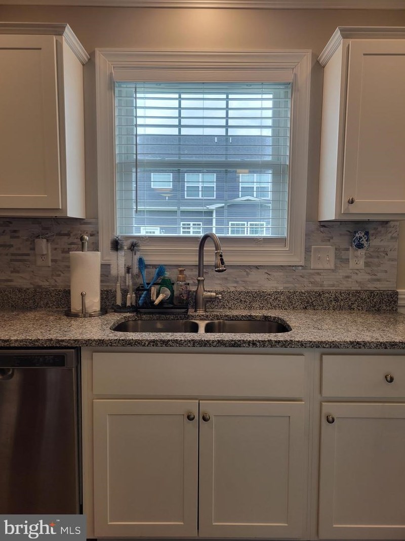 93 Ruidoso Downs Dr, Martinsburg WV  25404-1669 exterior