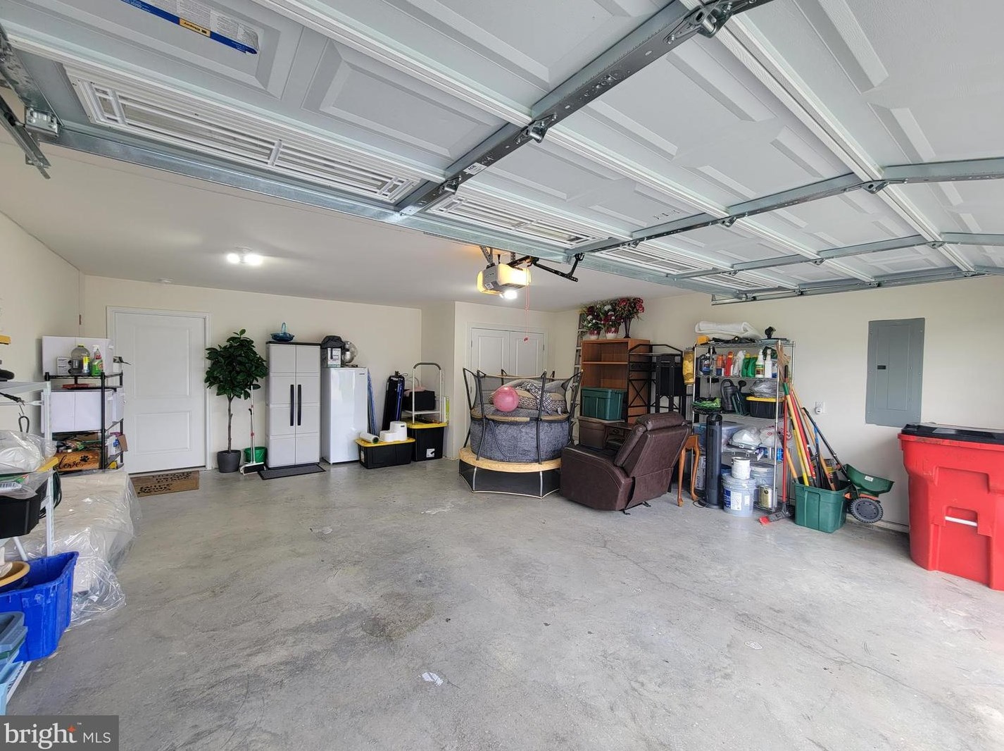 93 Ruidoso Downs Dr, Martinsburg WV  25404-1669 exterior