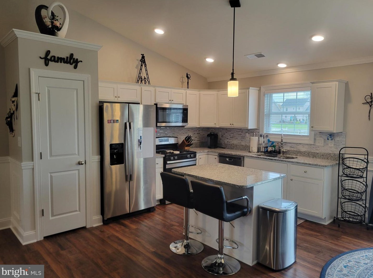 93 Ruidoso Downs Dr, Martinsburg WV  25404-1669 exterior