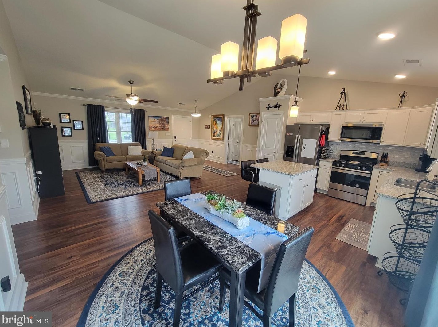 93 Ruidoso Downs Dr, Martinsburg WV  25404-1669 exterior