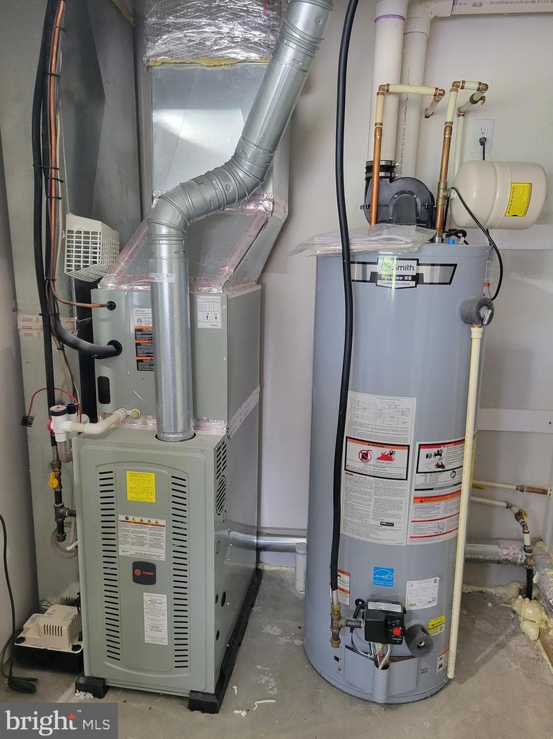 93 Ruidoso Downs Dr, Martinsburg WV  25404-1669 exterior