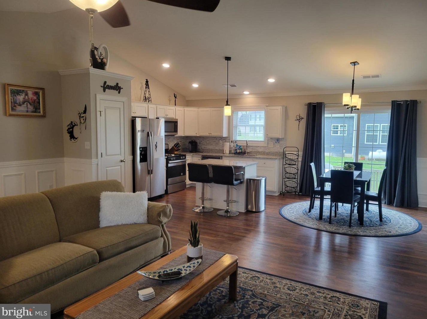 93 Ruidoso Downs Dr, Martinsburg WV  25404-1669 exterior