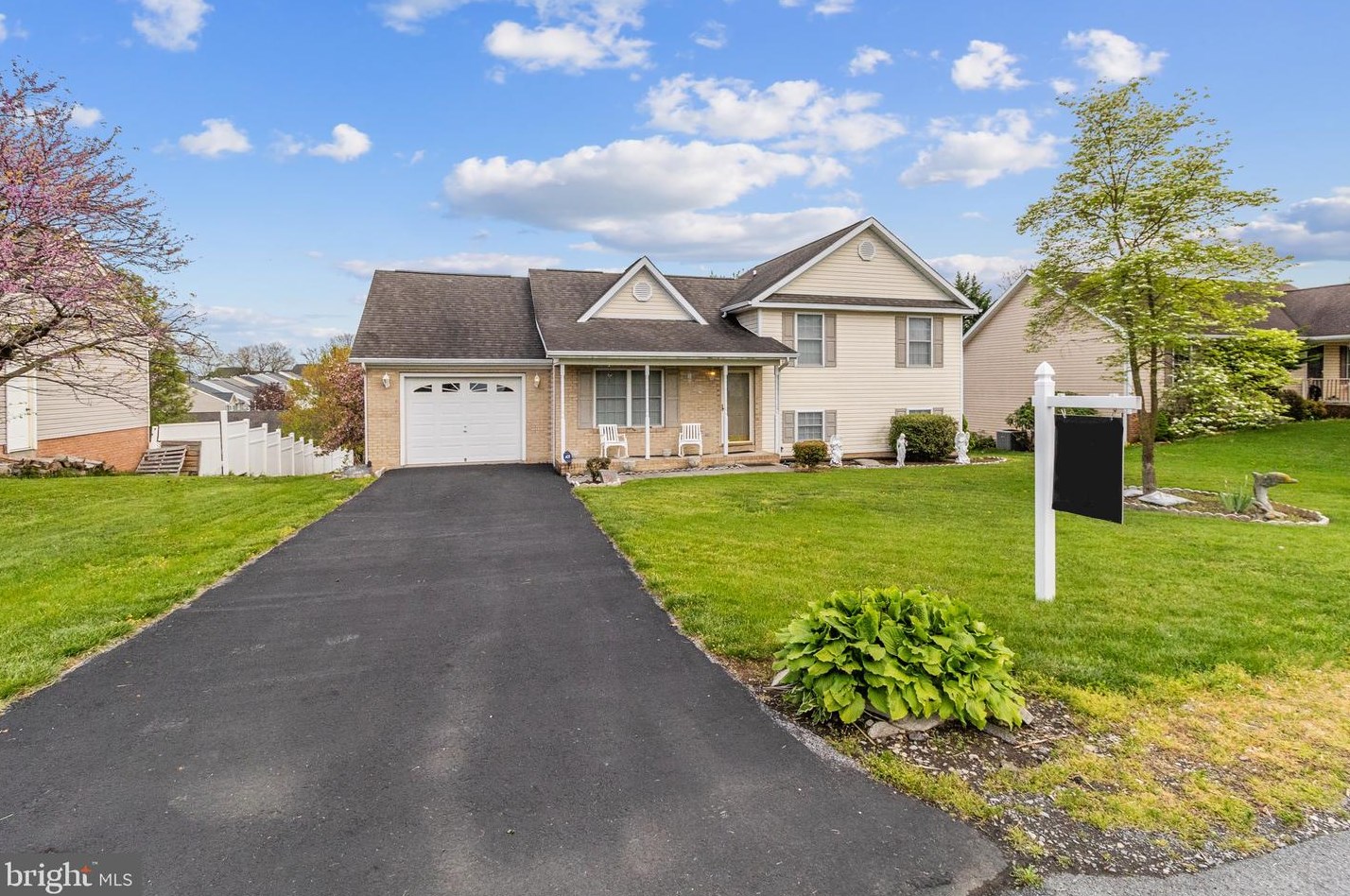 383 Larkspur Ln, Martinsburg, WV 25403-2174