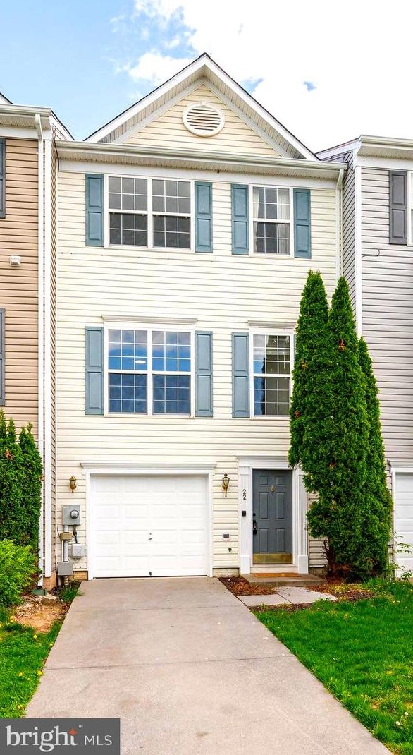22 Barton Ct, Inwood, WV 25428