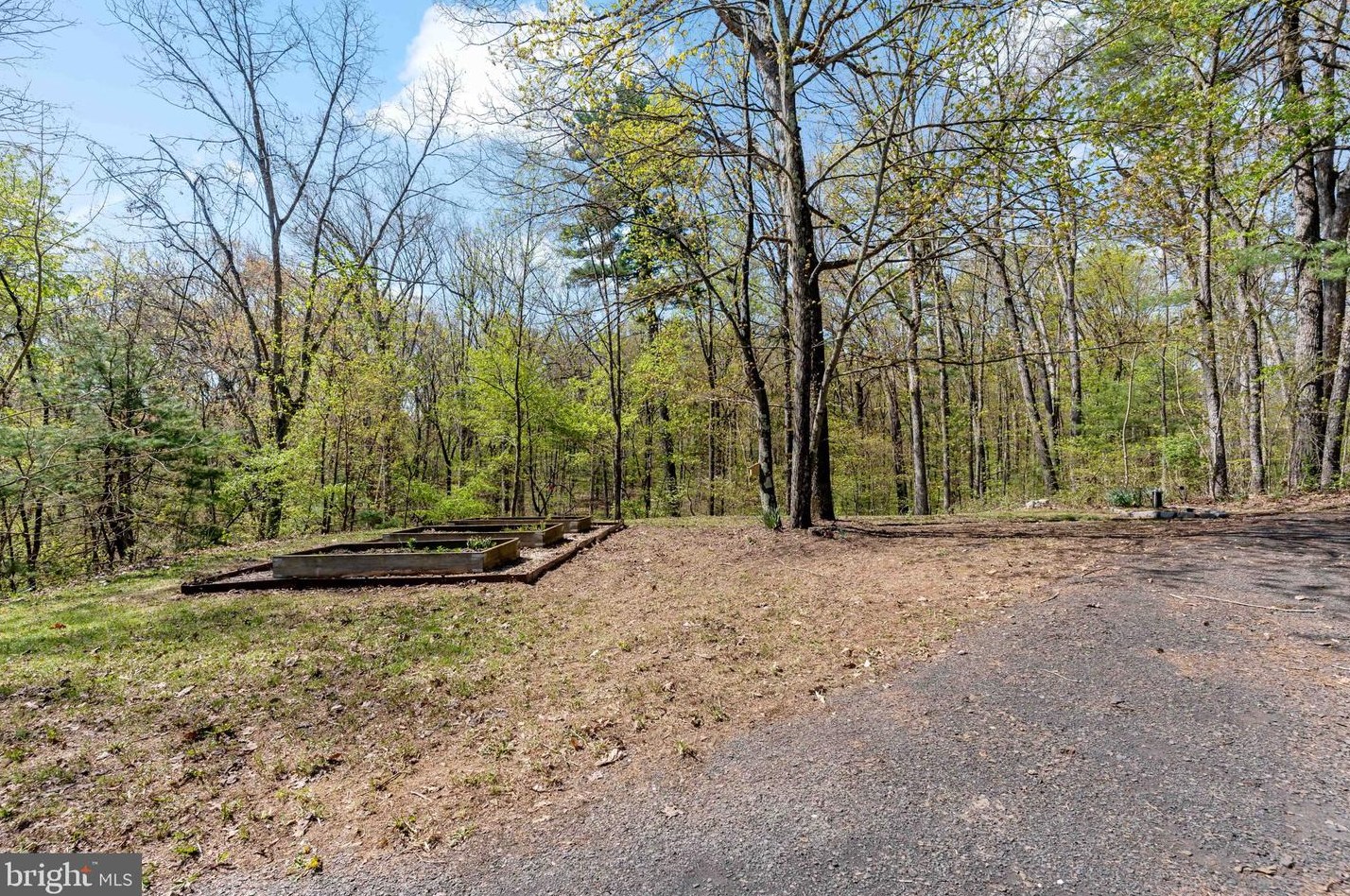 2798 Crossroad School Rd, Hedgesville WV  25427-5198 exterior