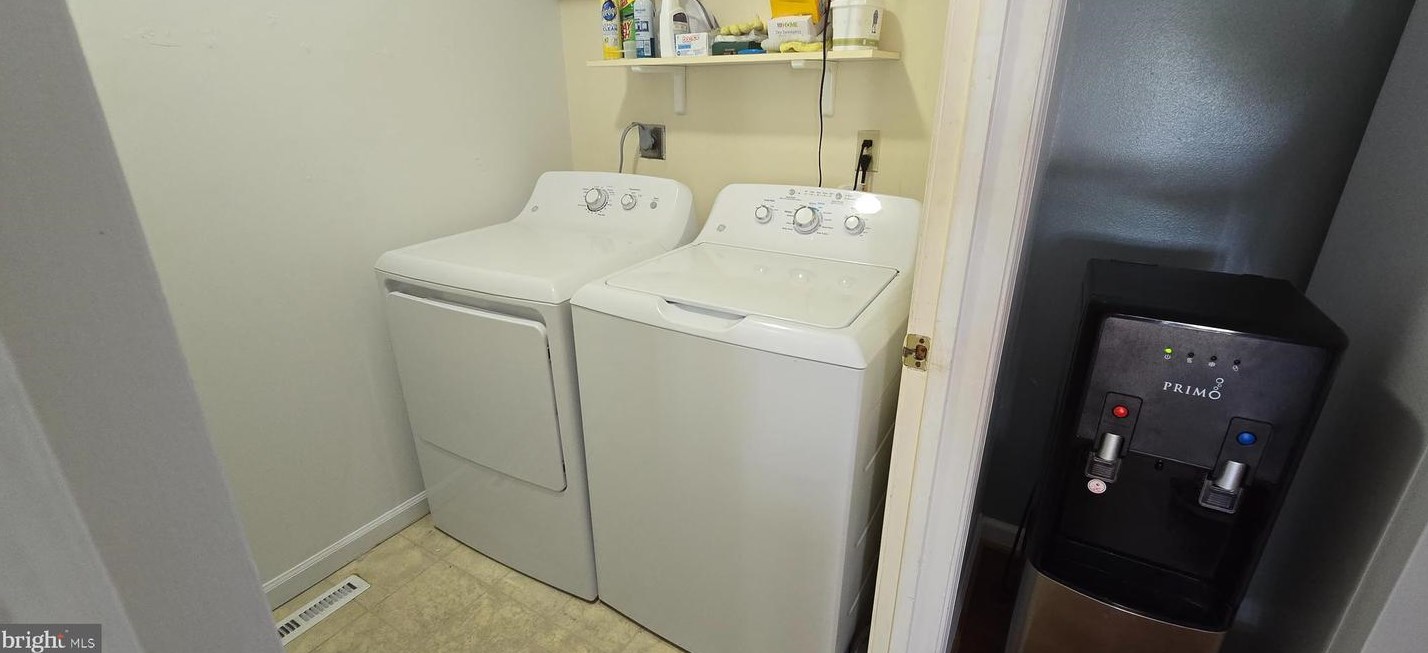 24 Magnolia Ter, Martinsburg WV  25404-3472 exterior