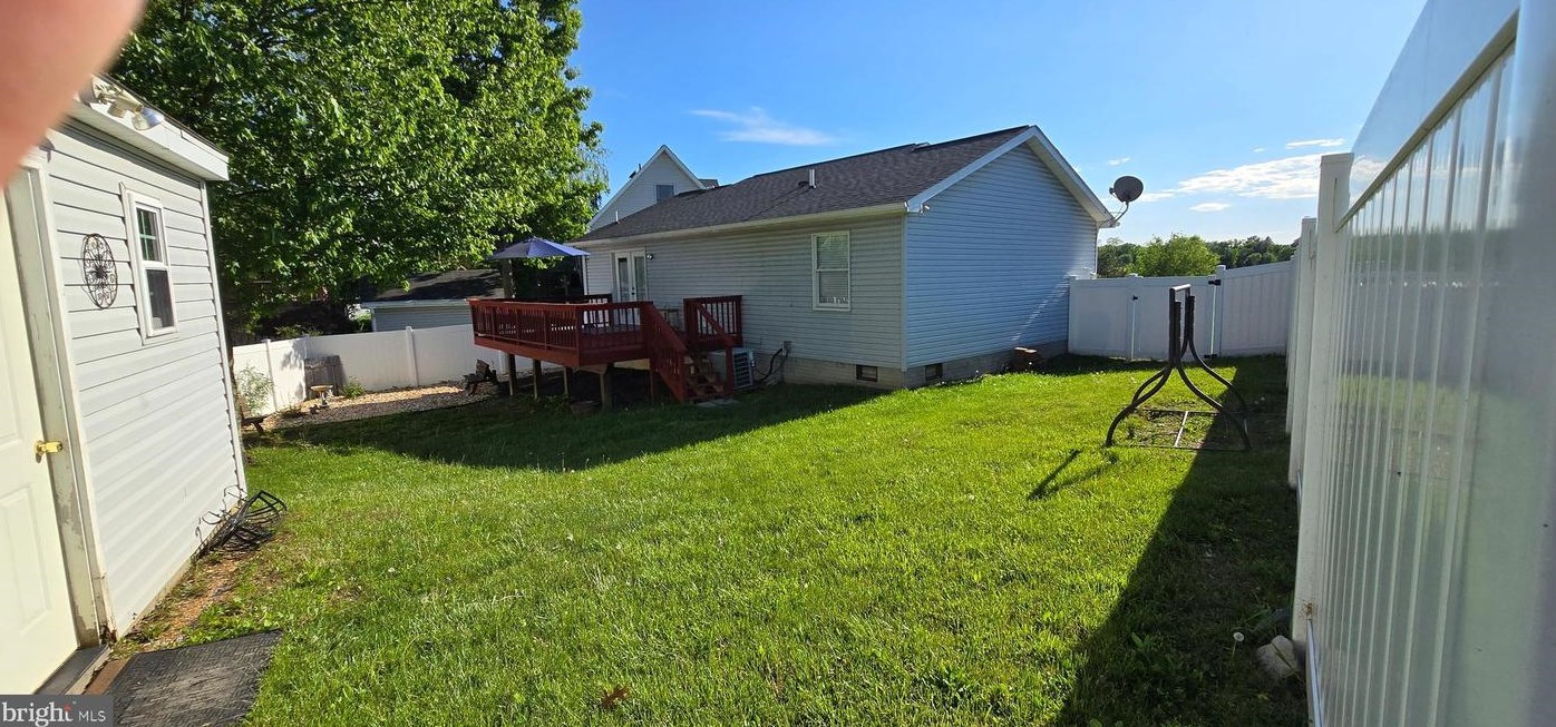 24 Magnolia Ter, Martinsburg WV  25404-3472 exterior