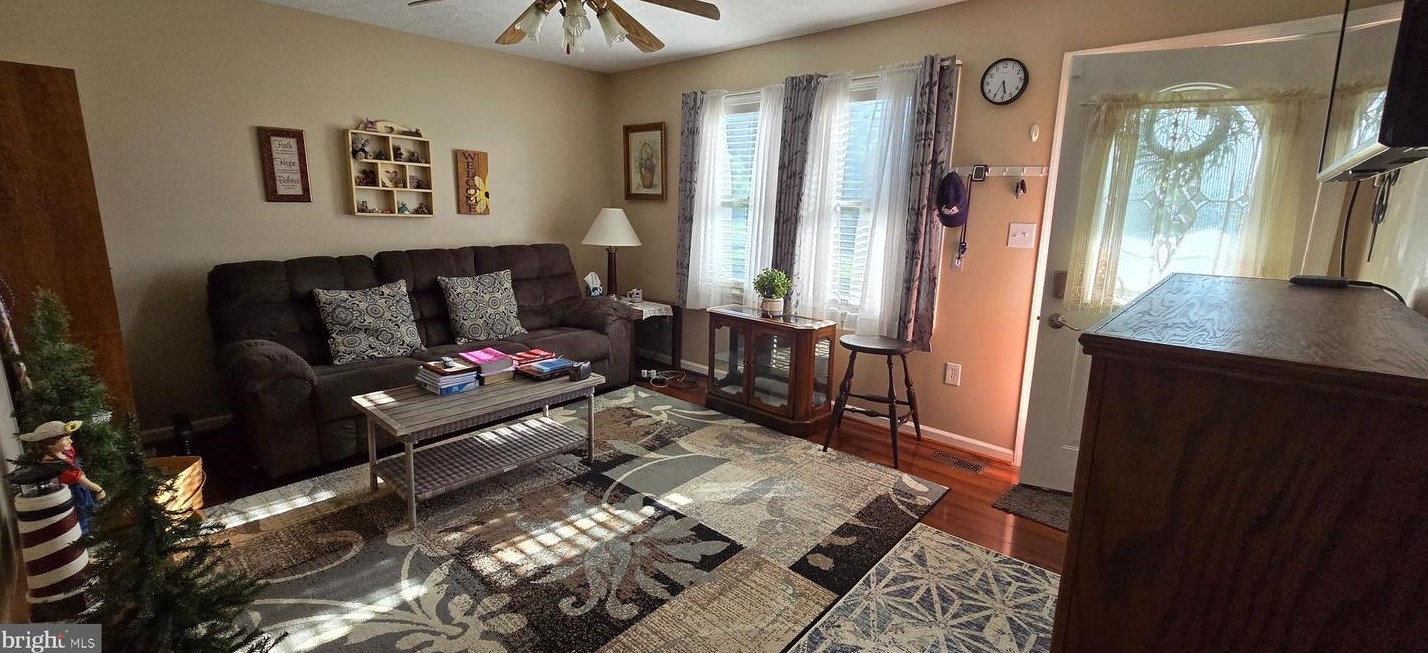 24 Magnolia Ter, Martinsburg WV  25404-3472 exterior