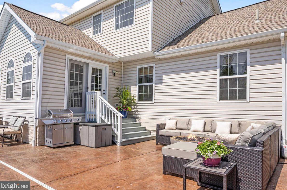 260 Shannon Ct, Inwood WV 25428-3876 exterior