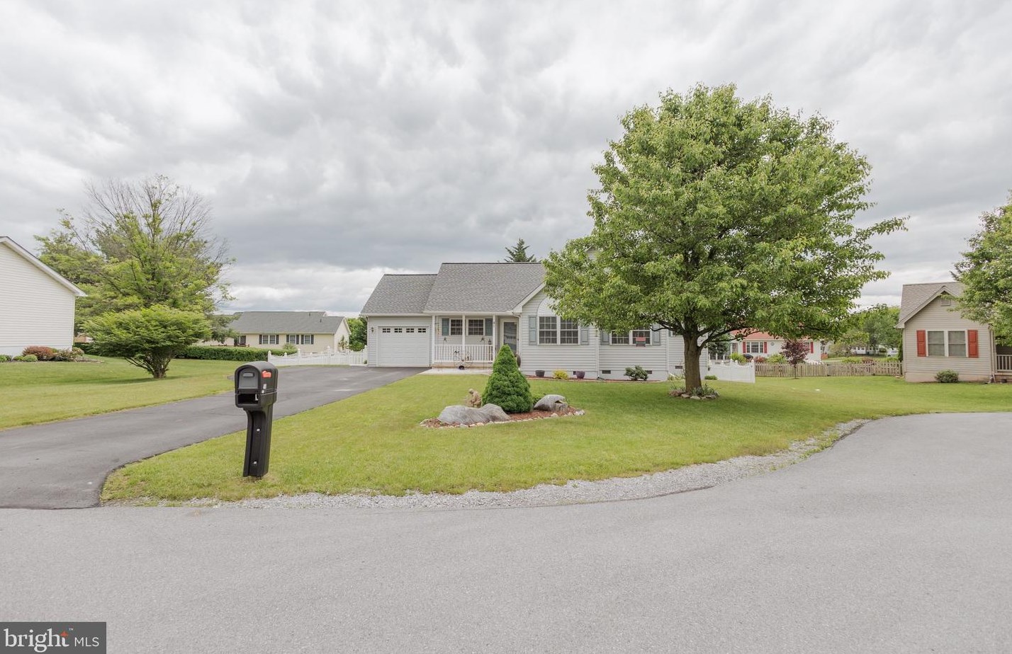 41 Wisteria Ct, Falling Waters, WV 25419-4095