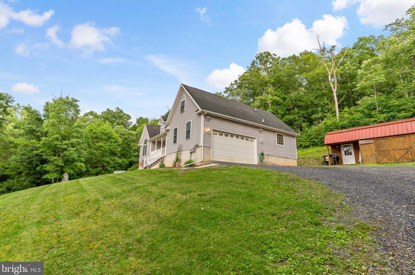 412 Secluded Dr, Hedgesville, WV 25427