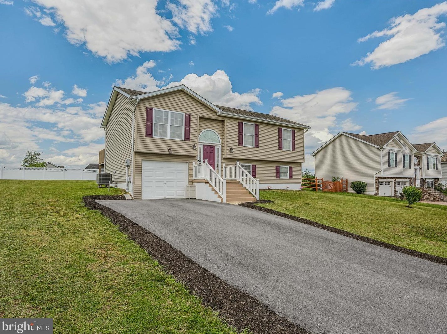 481 Ives St, Martinsburg, WV 25405-3611
