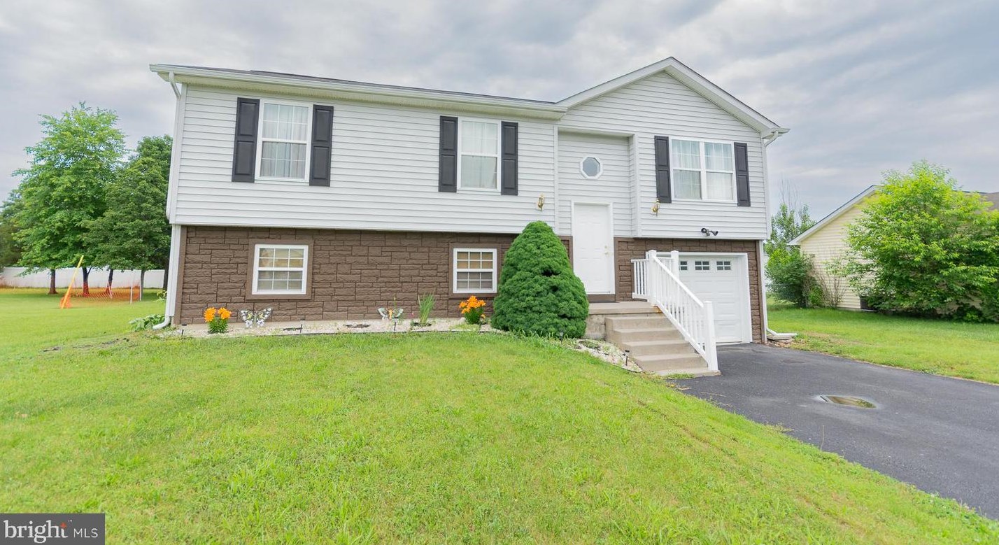 441 Thoreau Dr, Inwood, WV 25428