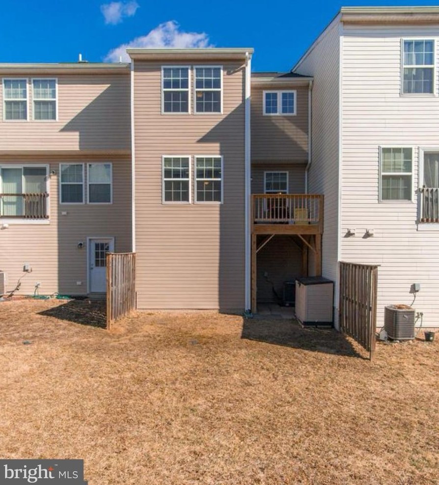25 Appalachian Ct, Falling Waters, WV 25419
