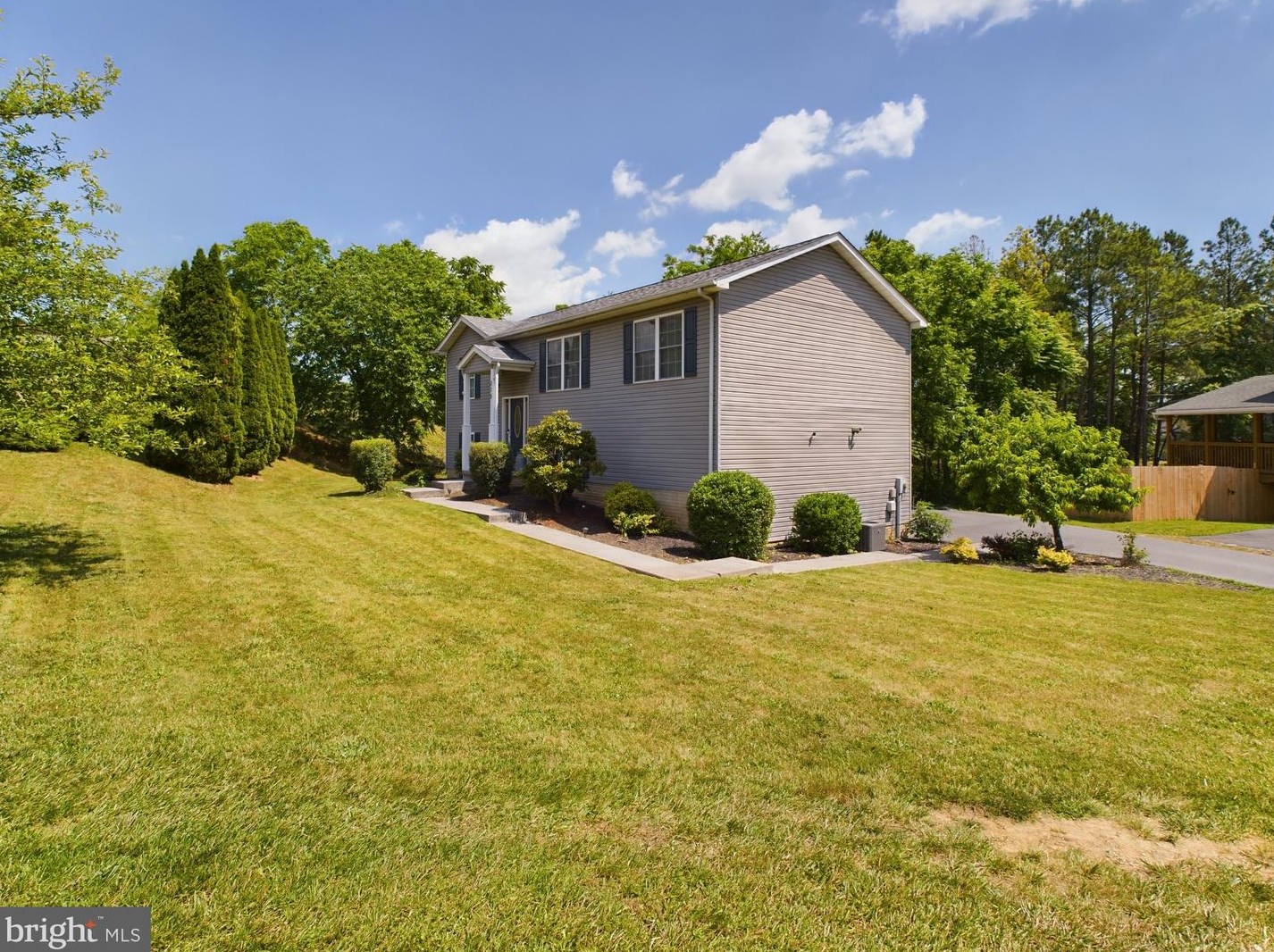 215 Towerview Dr, Martinsburg, WV 25404