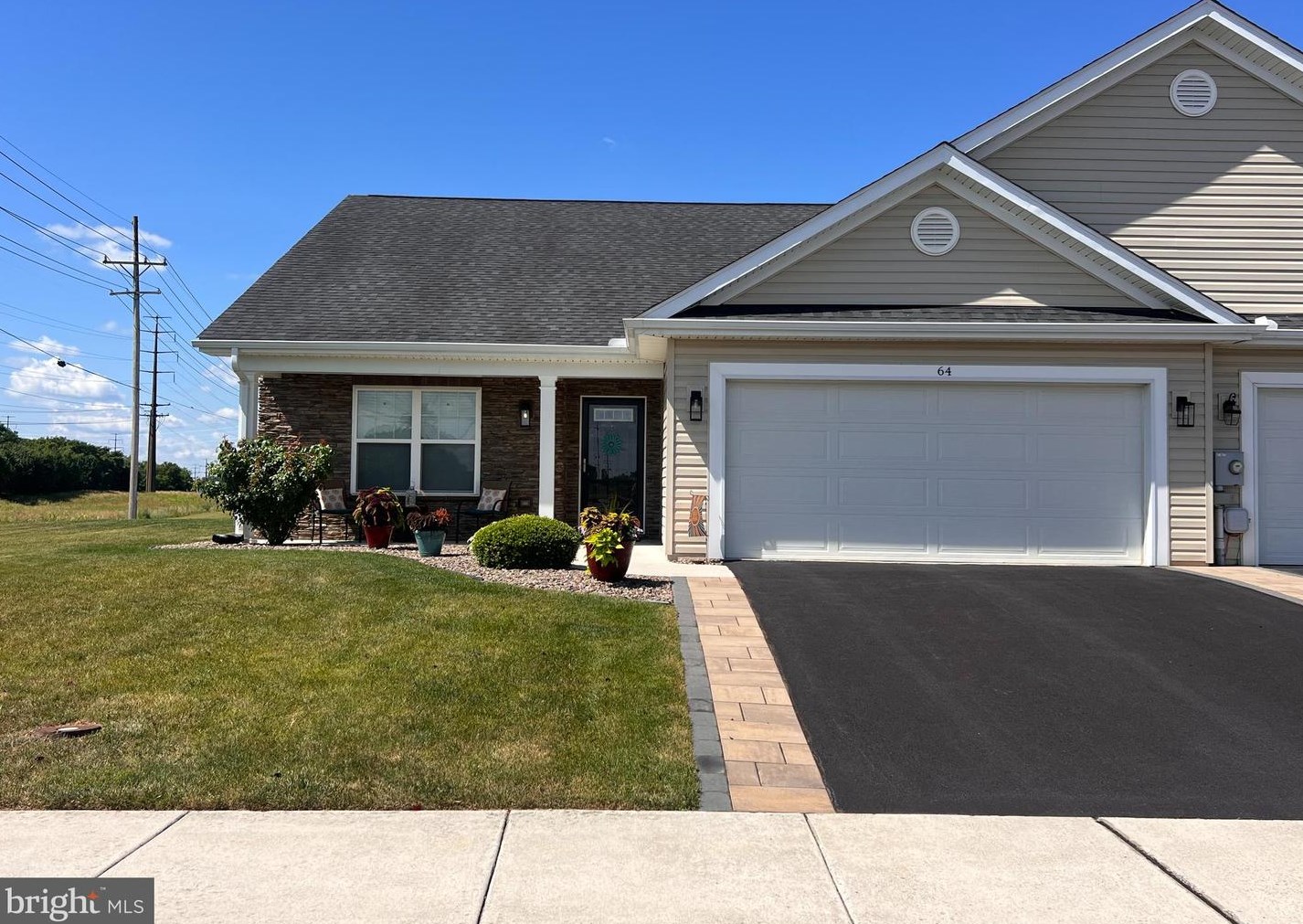 64 Chagrin Dr, Falling Waters, WV 25419