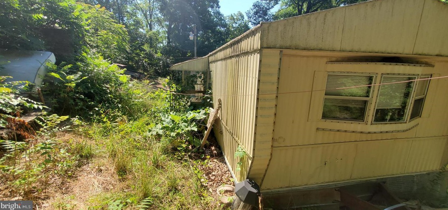 1125 Bowie Dr, Falling Waters, WV 25419