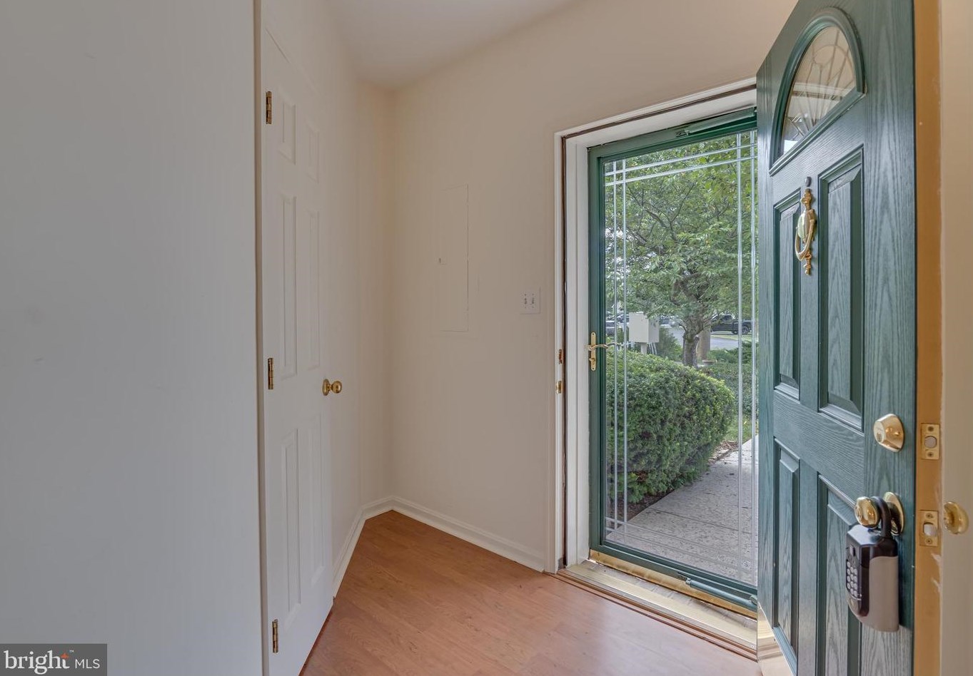 215 Morningside Dr, Falling Waters, WV 25419