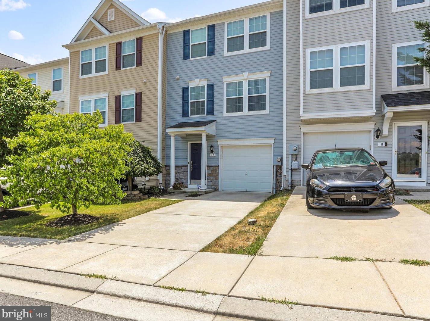 12 Wayside Ct, Falling Waters, WV 25419