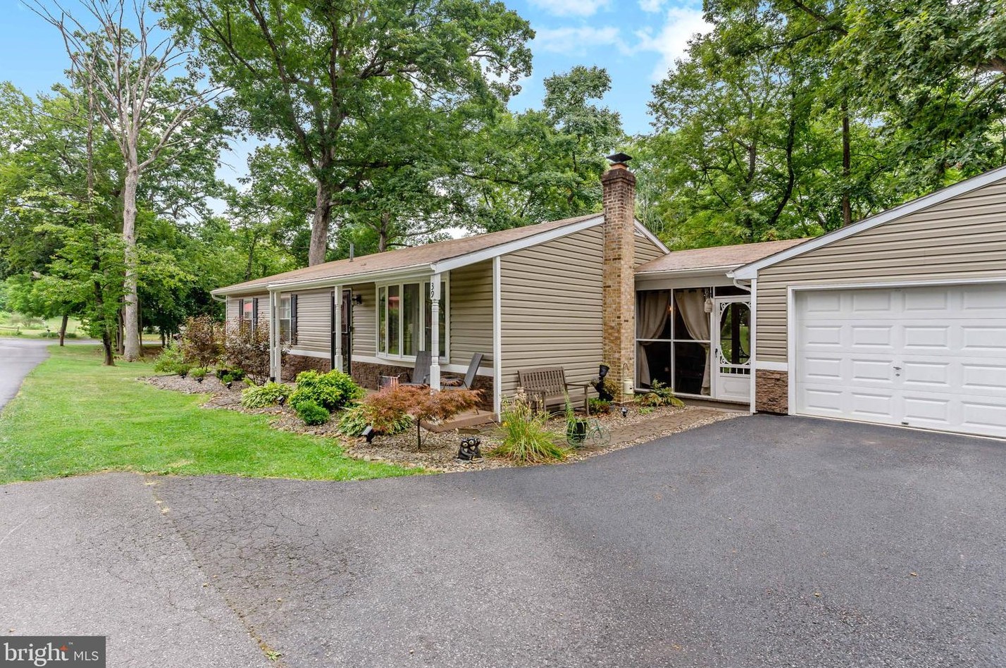 39 Ripple Way, Falling Waters, WV 25419