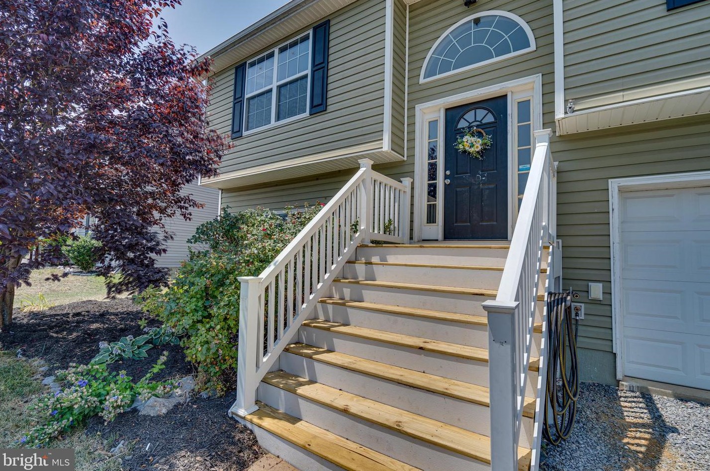 93 Job Rd, Inwood, WV 25428