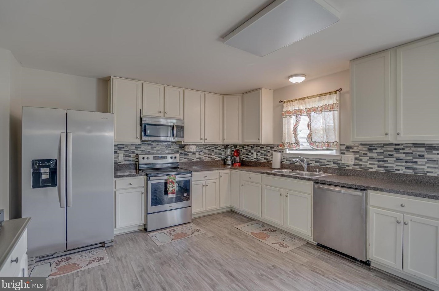 267 Brandenburg Dr, Falling Waters, WV 25419